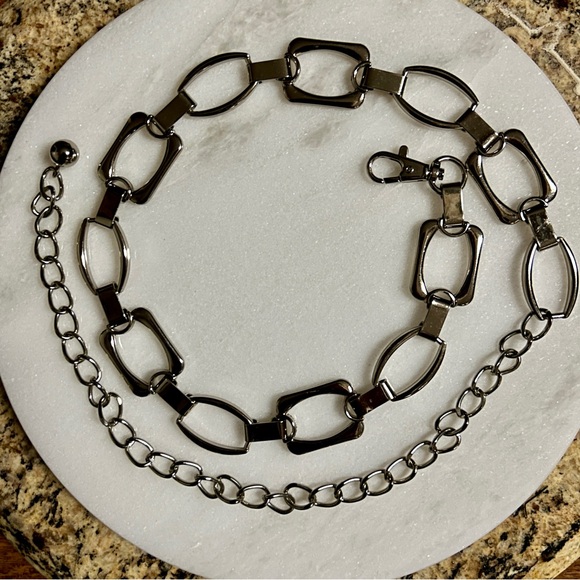 Boho • Silver Tone • Chain • Oval/ Rectangle • Medium • Waist: 26-38” • Belt - Picture 5 of 7